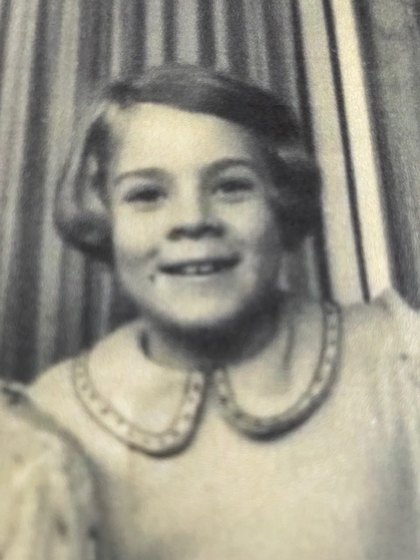 Anita Budding Meyer as a child in the Netherlands, before the occupation