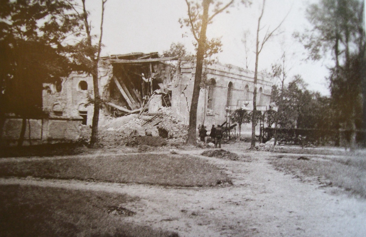 The ruined synagogue of Wieluń, its walls standing open to the sky.