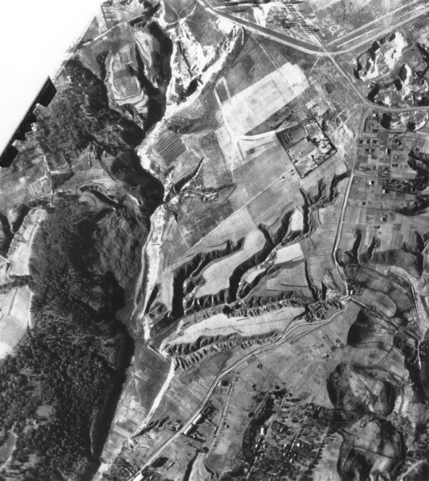 A wartime aerial reconnaissance photograph showing the Babyn Yar ravine outside Kyiv.