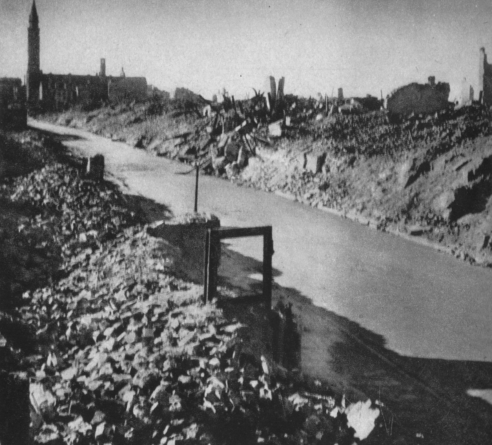 Nowolipki Street in 1945: rubble and the shells of buildings on both sides, with the line of the street still readable through them.